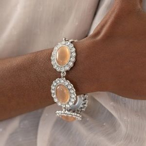 ❤️‍🔥5/$25❤️‍🔥 Demurely Diva Orange Bracelet